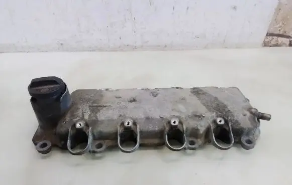Mercedes-Benz Sprinter W906 Rocker cam cover 
