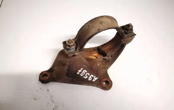 Volvo V70 Engine mounting bracket
