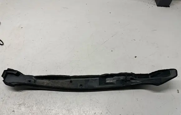 Toyota Yaris XP210 Fender foam support/seal 3827K0020