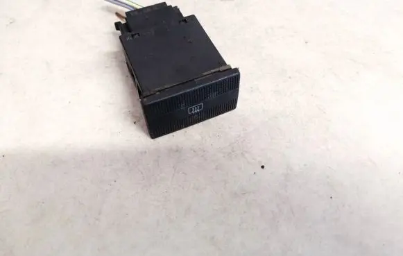 Volkswagen PASSAT B4 Windscreen/window heater switch