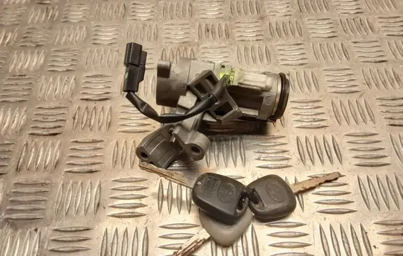 Toyota Yaris Ignition lock 450200D01