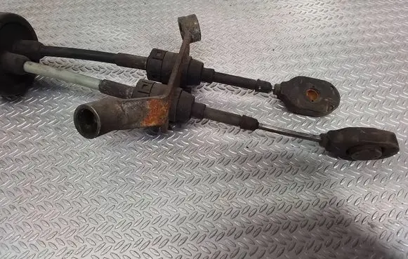 Opel Zafira A Gear shift cable linkage 905783810