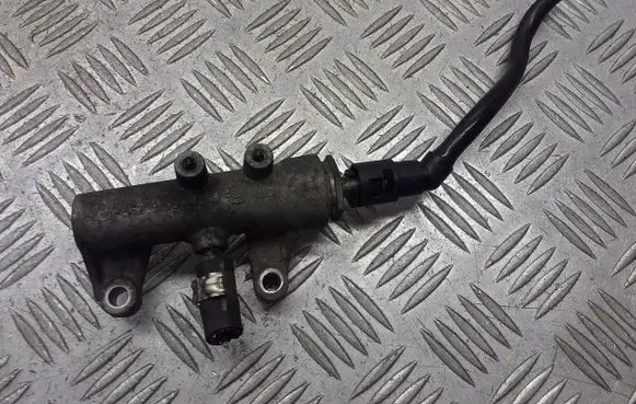 Opel Astra H Fuel distributor 55203803