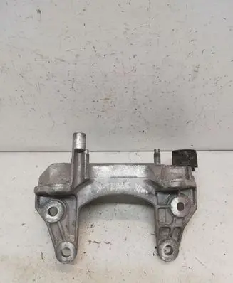 Nissan X-Trail T32 Engine mounting bracket 038170