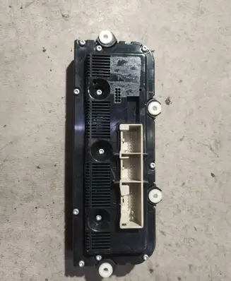 Volkswagen Touran I Climate control unit