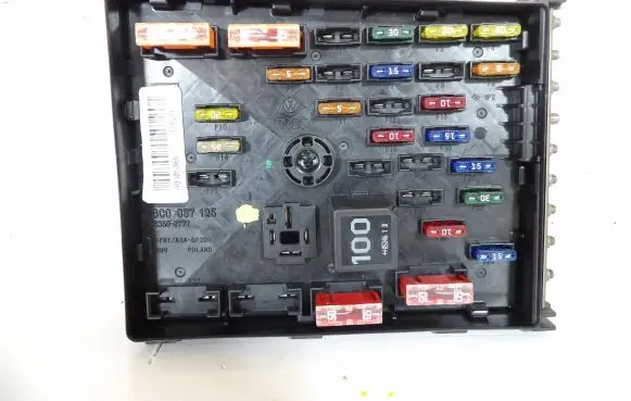 Volkswagen PASSAT B6 Fuse box set 3C0937125