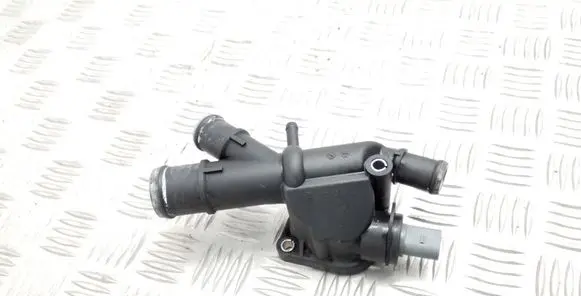 Volkswagen Tiguan Engine coolant pipe/hose 03L121132Q