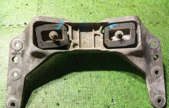 BMW 6 E63 E64 Gearbox mounting bracket 2283285