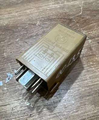 BMW 5 E60 E61 Window wiper relay 8384505