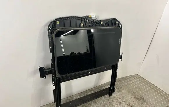 Maserati Ghibli Sunroof set 06701415940 1641003 6113063G