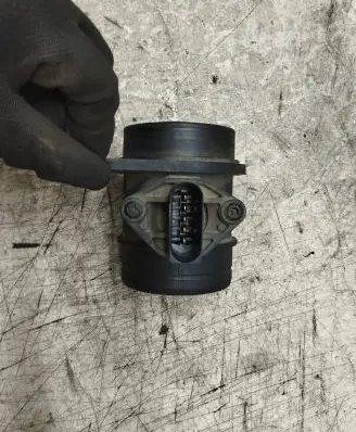 Volkswagen Golf V Mass air flow meter 038906461B 0281002531