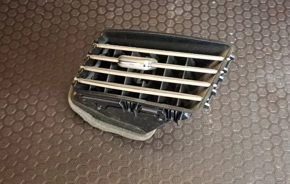 Lexus RX 330 - 350 - 400H Dash center air vent grill 5567048040