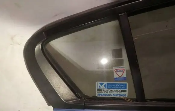 Honda Insight Rear vent window glass as2