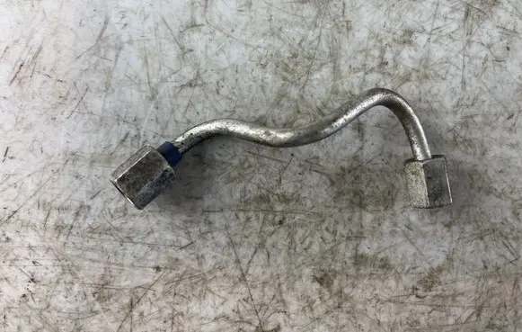KIA Carens I Fuel injector supply line/pipe 