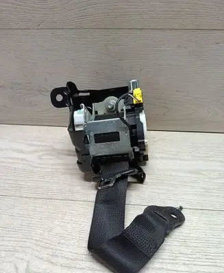 Mercedes-Benz C W204 Rear seatbelt A2046301731