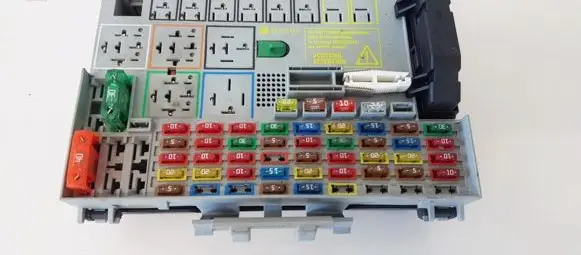 Opel Zafira A Fuse box set 24431677 24412497