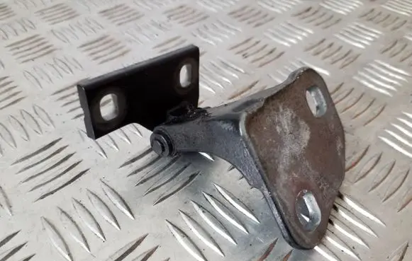 BMW 7 E65 E66 Rear door lower hinge 7017817