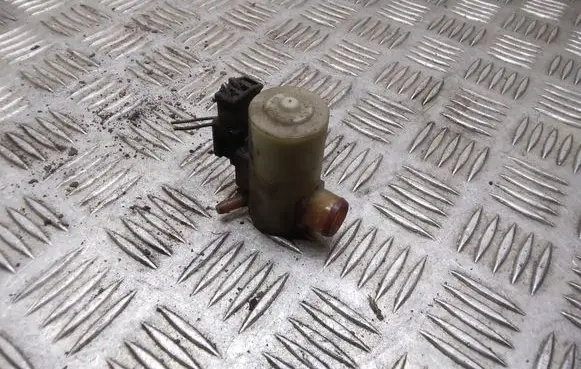Subaru Legacy Windscreen/windshield washer pump