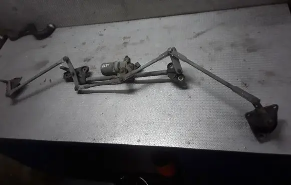 Chrysler Voyager Front wiper linkage and motor