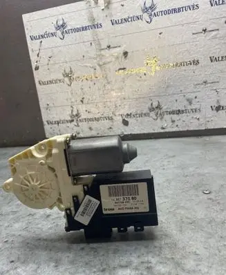 Peugeot 807 Front door window regulator motor 1488737080 991728203 A91728100