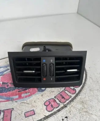 BMW 5 E60 E61 Dash center air vent grill 5117001