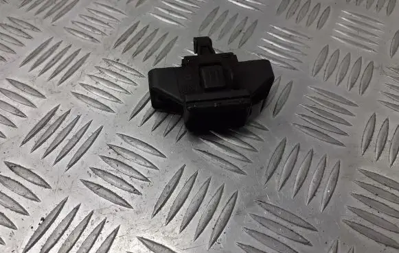 Renault Megane I Tailgate exterior lock 
