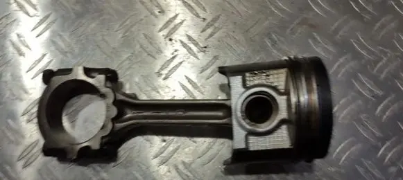 Nissan Almera N16 Piston with connecting rod