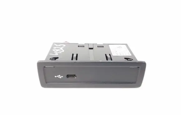 Mercedes-Benz A W177 USB socket connector A2478203902