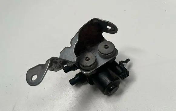 BMW 1 F20 F21 Coolant heater control valve 8514557