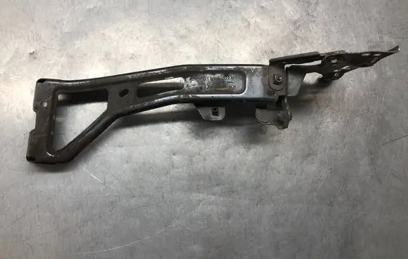 Audi A4 S4 B9 Fender mounting bracket 8W0821135B 8W0821183