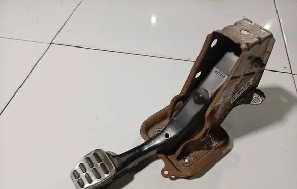 Skoda Octavia Mk2 (1Z) Brake pedal 1K1721057