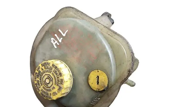Audi A6 Allroad C5 Brake fluid reservoir 4B0611301E