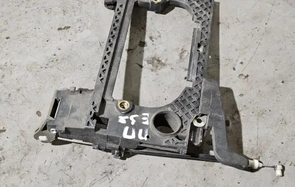 BMW 7 E38 Front door exterior handle/bracket 51218245344