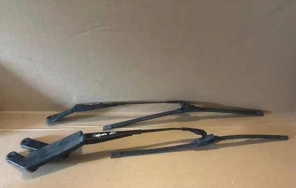 Porsche Cayenne (92A) Front wiper blade arm 7P0955410B