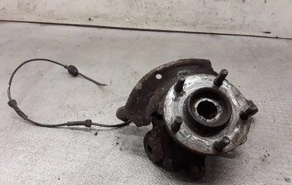 Nissan X-Trail T30 Front wheel hub spindle knuckle 