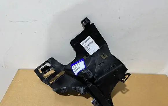 Volvo XC40 Front bumper mounting bracket 32136092
