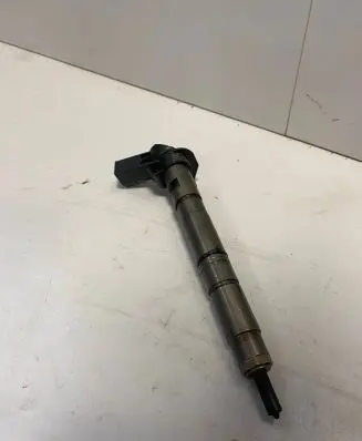 Skoda Superb B6 (3T) Fuel injector 03L130277 08082201474 0445116030
