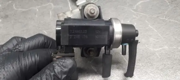 Opel Omega B1 Valve vacuum 72190323