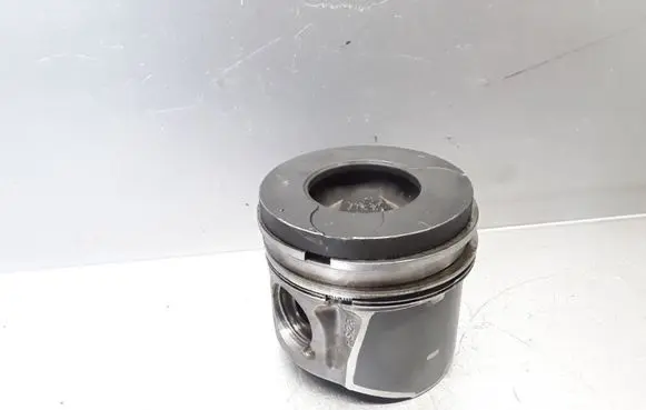Volvo V50 Piston 
