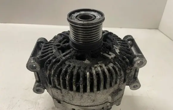 Mercedes-Benz C W204 Generator/alternator A0009067900 FG18S077 2611843A