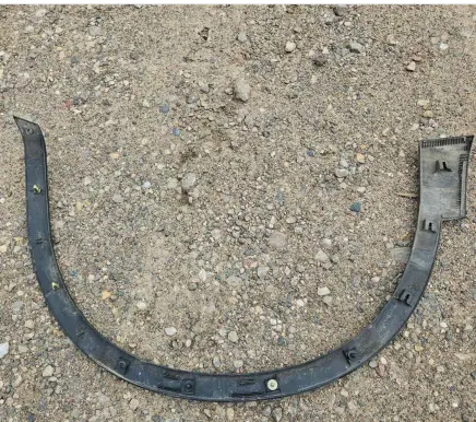 Nissan Qashqai+2 Front arch trim 63811JD01D