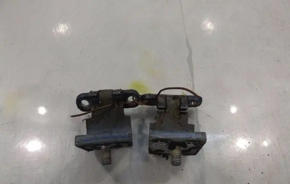 Volkswagen Golf V Tailgate hinge 