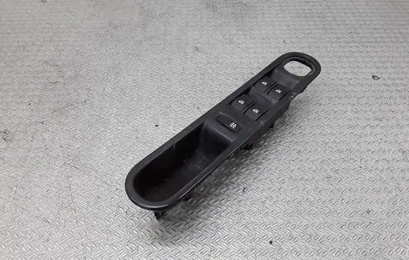 Renault Espace - Grand espace IV Electric window control switch 8200328425
