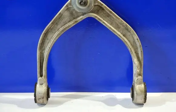 Front lower control arm/wishbone