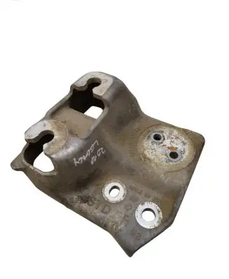 Subaru Legacy Engine mounting bracket