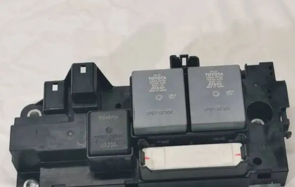 Lexus RX 300 Fuse box set PA66PPE