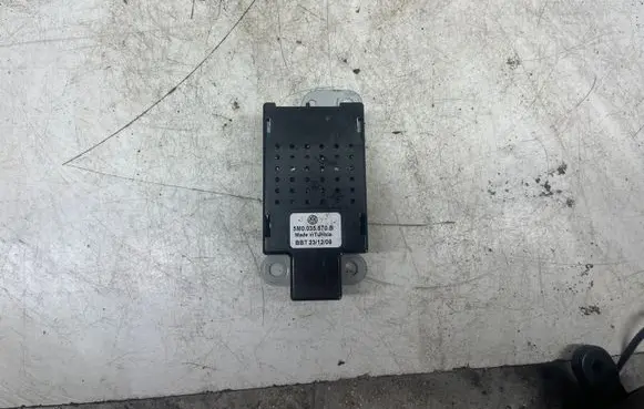 Volkswagen Golf Plus Aerial antenna amplifier 5M0035570B