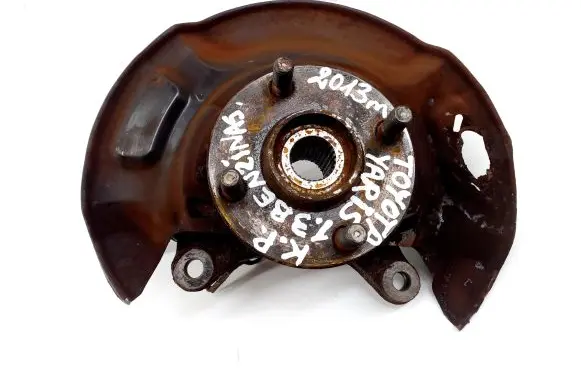 Toyota Yaris Front wheel hub