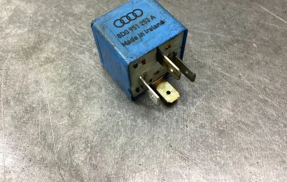 Audi A6 S6 C5 4B Other relay 8D0951253A