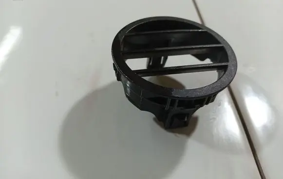 Toyota Avensis T250 Dash center air vent grill